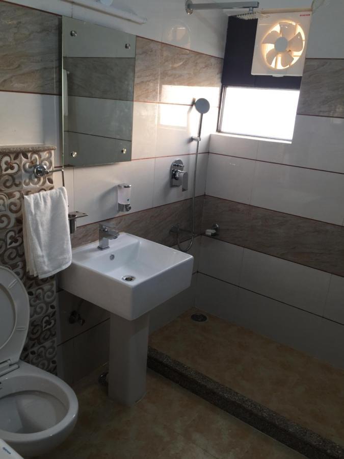 Hotel Golden Sunrise Inn Амритсар Экстерьер фото