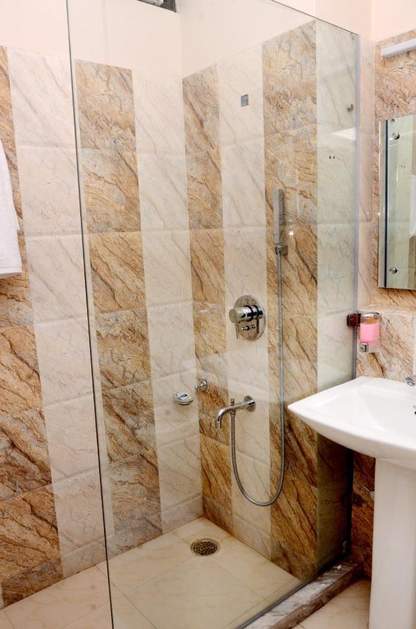 Hotel Golden Sunrise Inn Амритсар Экстерьер фото